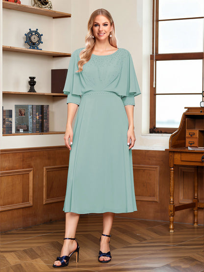 Robe de la mère de la mariée midi trapèze, col rond, demi-manches, drapée avec perles et effet cape