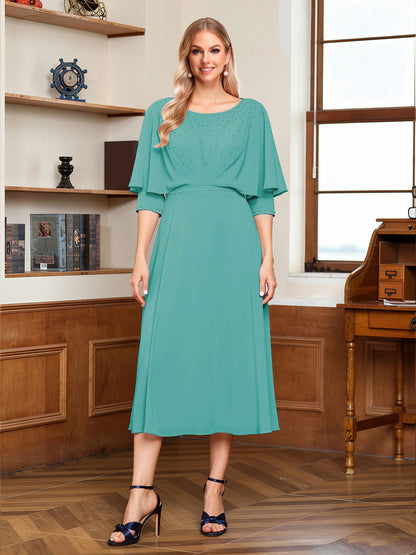 Robe de la mère de la mariée midi trapèze, col rond, demi-manches, drapée avec perles et effet cape