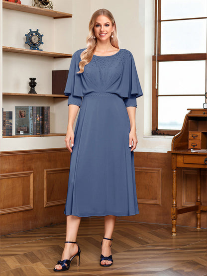 Robe de la mère de la mariée midi trapèze, col rond, demi-manches, drapée avec perles et effet cape