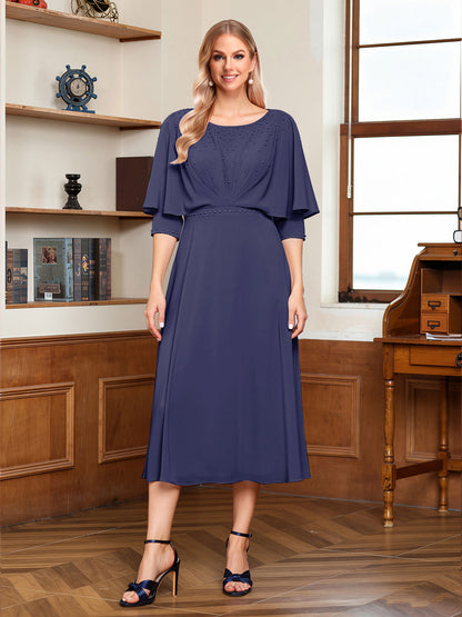 Robe de la mère de la mariée midi trapèze, col rond, demi-manches, drapée avec perles et effet cape