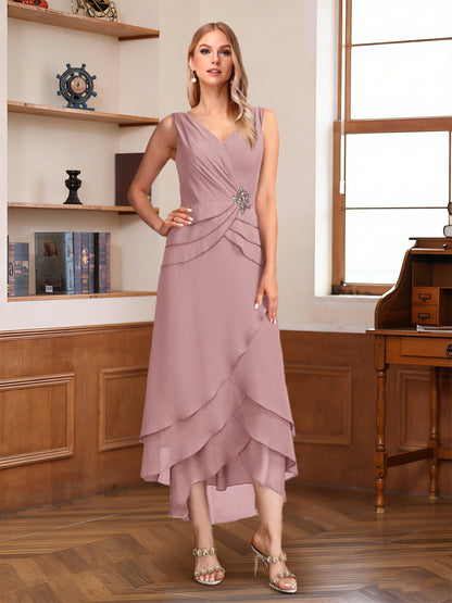 Robe de la mère de la mariée trapèze asymétrique, col en V, demi-manches, froncée avec perles