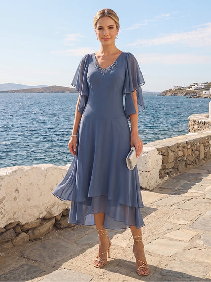 Robe de la mère de la mariée midi trapèze, col en V, manches courtes, volants et perles