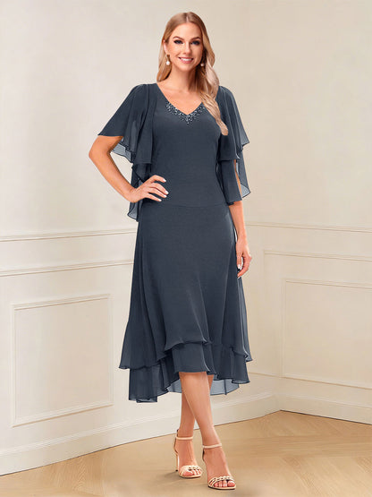 Robe de la mère de la mariée midi trapèze, col en V, manches courtes, volants et perles