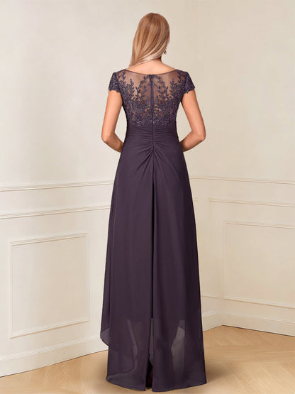Robe de la mère de la mariée trapèze asymétrique, col en V, mancherons, paillettes et fronces
