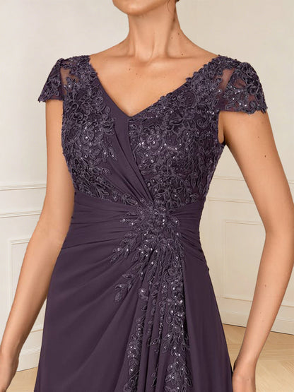 Robe de la mère de la mariée trapèze asymétrique, col en V, mancherons, paillettes et fronces