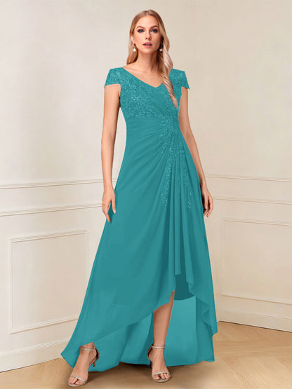 Robe de la mère de la mariée trapèze asymétrique, col en V, mancherons, paillettes et fronces