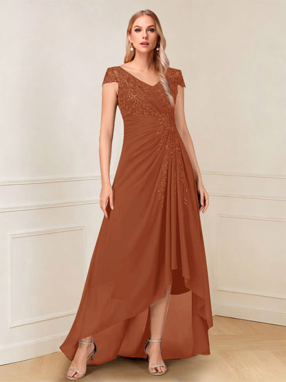 Robe de la mère de la mariée trapèze asymétrique, col en V, mancherons, paillettes et fronces