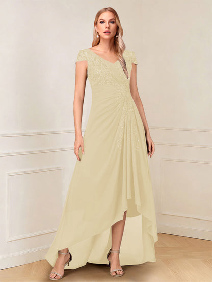 Robe de la mère de la mariée trapèze asymétrique, col en V, mancherons, paillettes et fronces