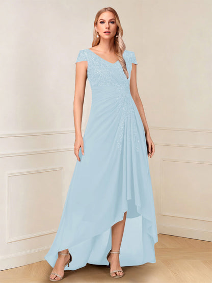 Robe de la mère de la mariée trapèze asymétrique, col en V, mancherons, paillettes et fronces