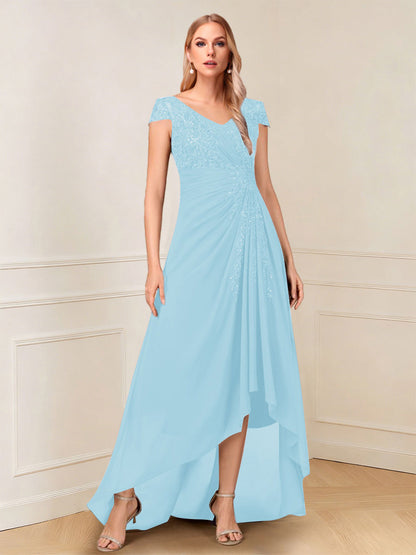 Robe de la mère de la mariée trapèze asymétrique, col en V, mancherons, paillettes et fronces