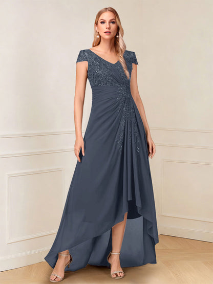 Robe de la mère de la mariée trapèze asymétrique, col en V, mancherons, paillettes et fronces