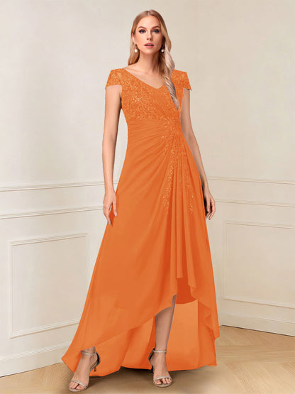 Robe de la mère de la mariée trapèze asymétrique, col en V, mancherons, paillettes et fronces