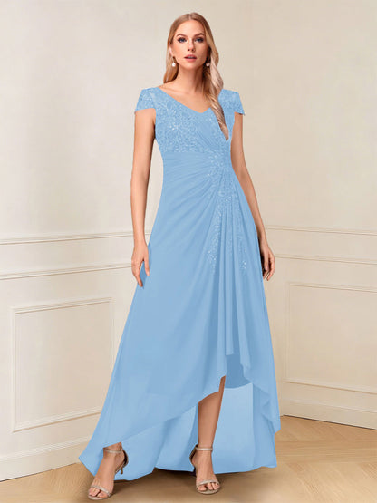 Robe de la mère de la mariée trapèze asymétrique, col en V, mancherons, paillettes et fronces