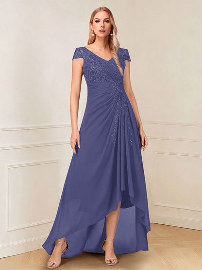 Robe de la mère de la mariée trapèze asymétrique, col en V, mancherons, paillettes et fronces