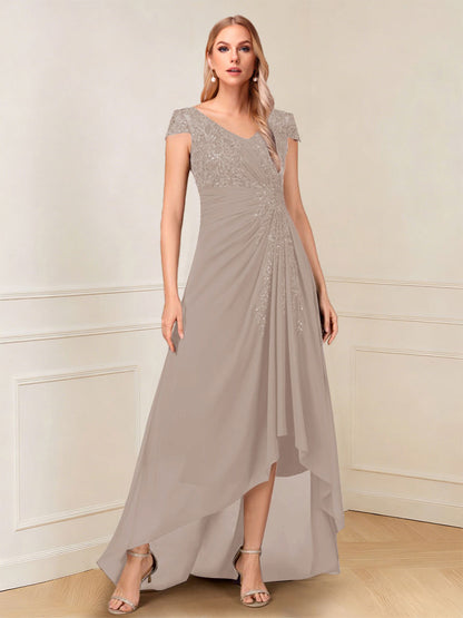 Robe de la mère de la mariée trapèze asymétrique, col en V, mancherons, paillettes et fronces