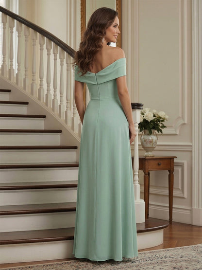 Robe longue de la mère de la mariée fourreau à épaules dénudées et détails plissés