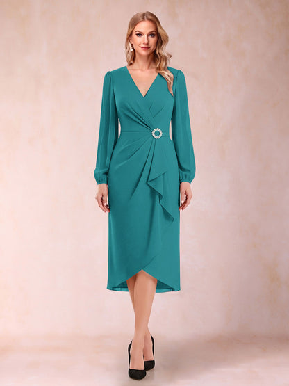 Robe de la mère de la mariée trapèze asymétrique, manches longues, drapée avec strass