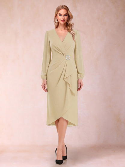Robe de la mère de la mariée trapèze asymétrique, manches longues, drapée avec strass