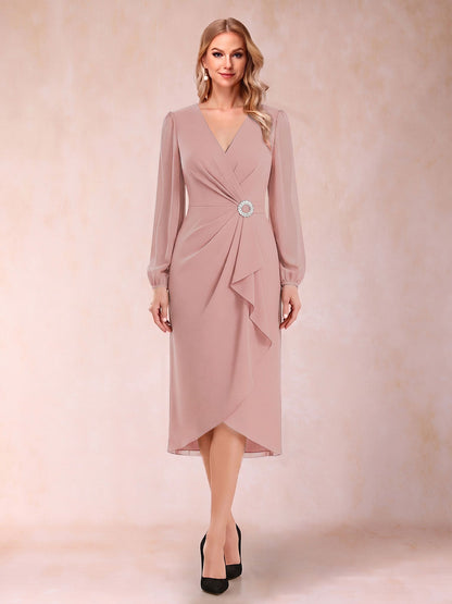 Robe de la mère de la mariée trapèze asymétrique, manches longues, drapée avec strass