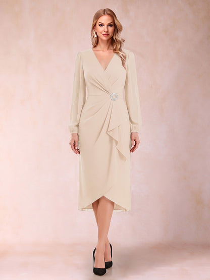 Robe de la mère de la mariée trapèze asymétrique, manches longues, drapée avec strass