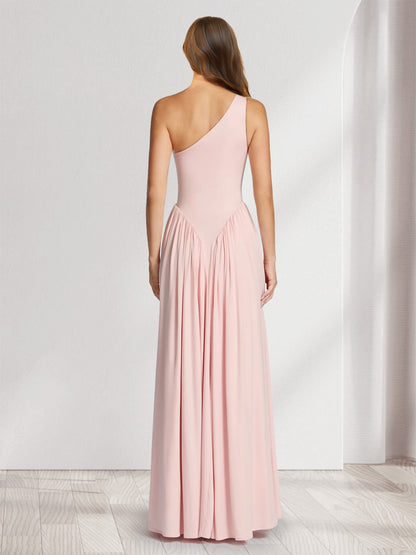 Robe de demoiselle d'honneur longue à une épaule, coupe trapèze/princesse, plissée