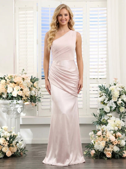 Robe de demoiselle d'honneur longue à une épaule, coupe trompette/sirène, asymétrique, plissée