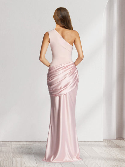 Robe de demoiselle d'honneur longue à une épaule, coupe trompette/sirène, asymétrique, plissée