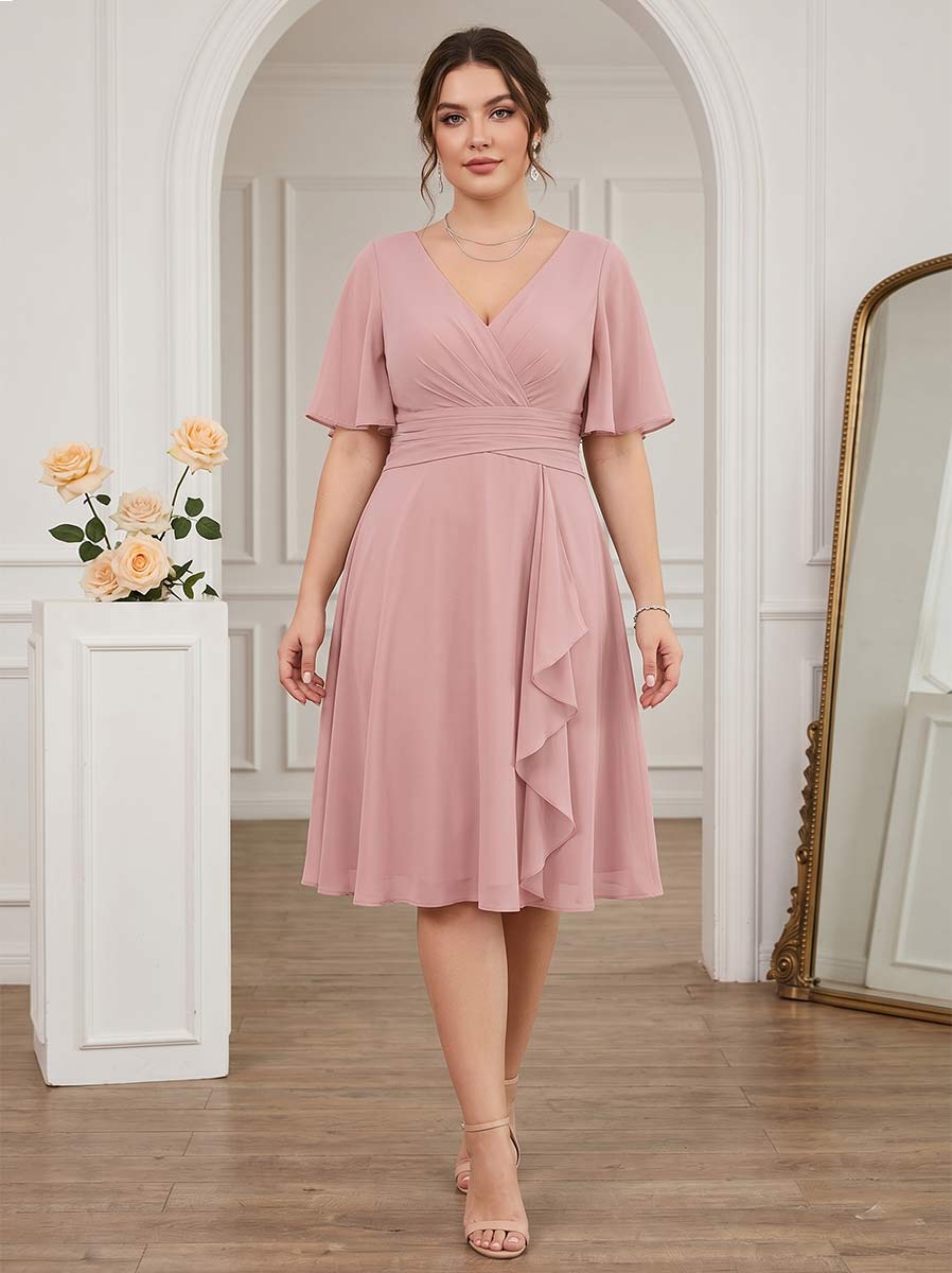 Robe de Demoiselle d'Honneur Grande Taille A-Ligne Col en V à Manches Courtes Longueur Genou avec Volants