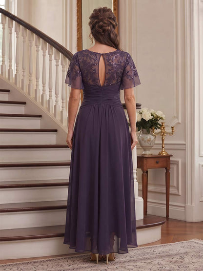 Robe de Mère de la Mariée Grande Taille Coupe A-Line/Princesse Asymétrique à Col Rond, Manches Flottantes avec Paillettes & Volants