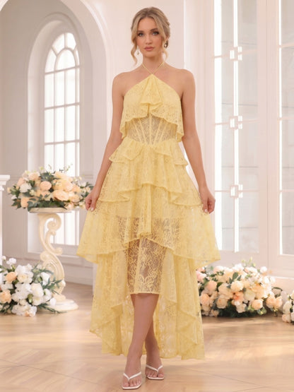 Robe de demoiselle d'honneur trapèze asymétrique, col licou, volants et dentelle