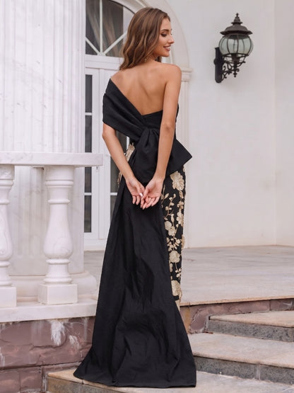 Robe de cocktail midi fourreau à épaules dénudées, broderie et détail nœud