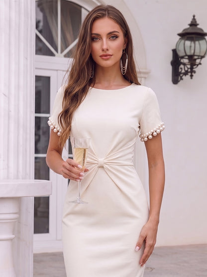Robe de cocktail midi fourreau, col rond, manches courtes avec perles et fronces