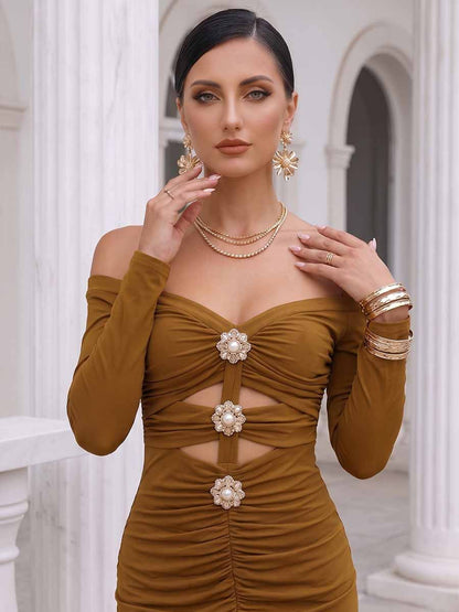 Robe de Cocktail Longueur Thé Gaine/Colonne Hors de l'épaule Manches Longues avec Strass & Plis Ruchés