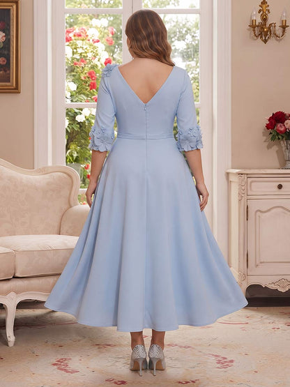 Robe de Mère de la Mariée Grande Taille Coupe A-Line/Princesse à Col en V, Manches Courtes, Longueur Thé avec Fleurs 3D & Plis