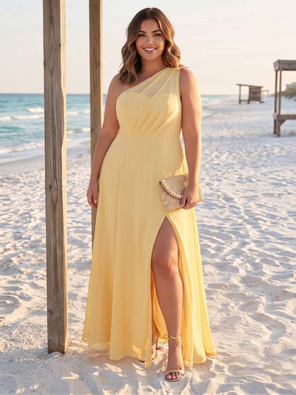 Robe de Demoiselle d'Honneur Grande Taille Coupe A-Line/Princesse Asymétrique, Sans Manches, Longueur au Sol avec Fente Latérale & Ruchés