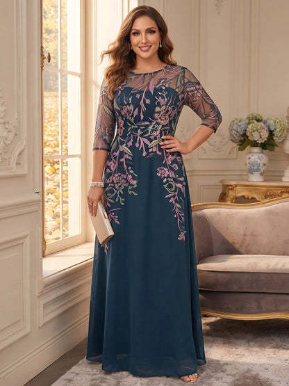 Robe trapèze/princesse en mousseline grande taille pour mère de la mariée : encolure ronde, manches 3/4, longueur au sol, avec broderies et applications