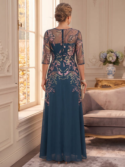 Robe trapèze/princesse en mousseline grande taille pour mère de la mariée : encolure ronde, manches 3/4, longueur au sol, avec broderies et applications