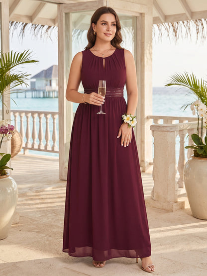 Robe de Demoiselle d'Honneur Grande Taille Ligne A/Princesse, Col Rond, Sans Manches, Longueur Sol Plissée & Découpe en Goutte