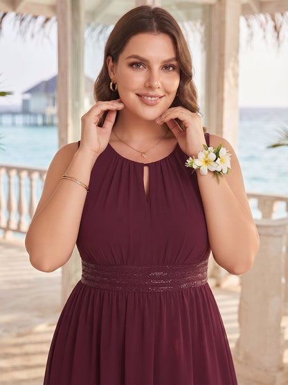 Robe de Demoiselle d'Honneur Grande Taille Ligne A/Princesse, Col Rond, Sans Manches, Longueur Sol Plissée & Découpe en Goutte