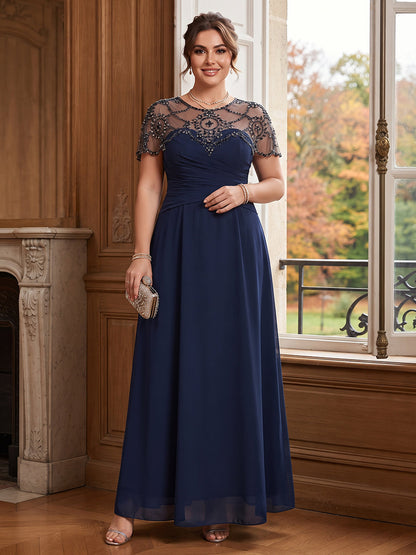 Robe grande taille pour mère de la mariée coupe trapèze/princesse, encolure arrondie, manches courtes, longueur au sol, avec strass et drapés