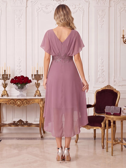 Robe de Mère de la Mariée Coupe A-Line/Princesse à Col en V, Manches Courtes, Coupe Asymétrique avec Appliques & Volants