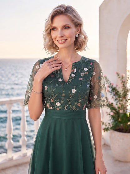 Robe de mère de la mariée trapèze/princesse, col en V, manches courtes, en tulle, longueur au sol, avec dentelle