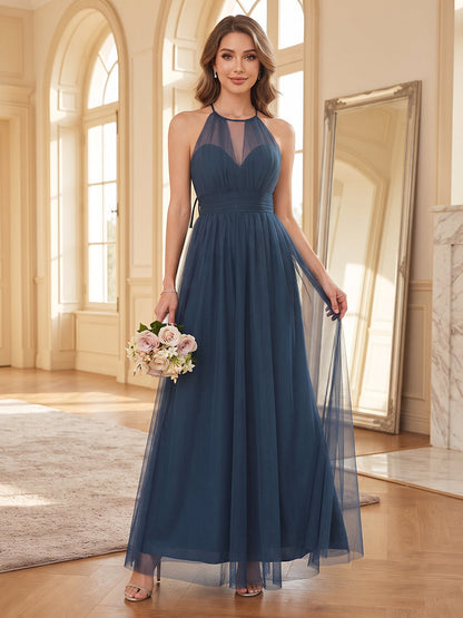 Robe de demoiselle d'honneur longue jusqu'aux chevilles en tulle, coupe trapèze, dos nu (encolure américaine) et plis