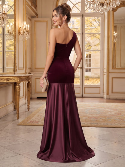 Robe de bal longue en velours et satin, coupe trapèze/princesse, asymétrique (une épaule), sans manches, avec volants