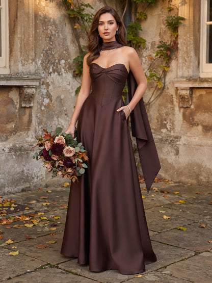Robe de demoiselle d'honneur longue en satin de soie, coupe trapèze/princesse, bustier sans bretelles et étole