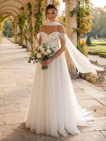 Robes de mariée en tulle, coupe trapèze/princesse, décolleté en cœur, sans manches, traîne courte, avec applications