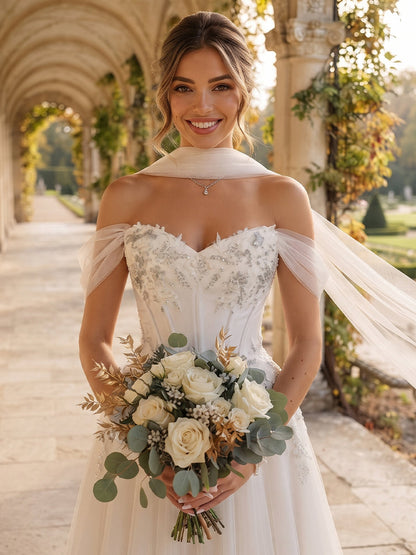 Robes de mariée en tulle, coupe trapèze/princesse, décolleté en cœur, sans manches, traîne courte, avec applications