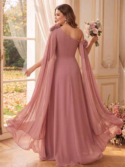 Robes de demoiselle d'honneur grande taille en mousseline, coupe trapèze/princesse, asymétrique (une épaule), sans manches, longueur au sol, cape et fleurs en 3D