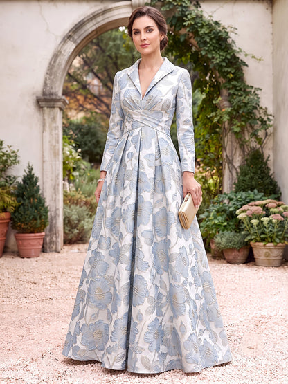 Robe de mère de la mariée longue en jacquard, coupe trapèze/princesse, col en V, manches longues et détails drapés