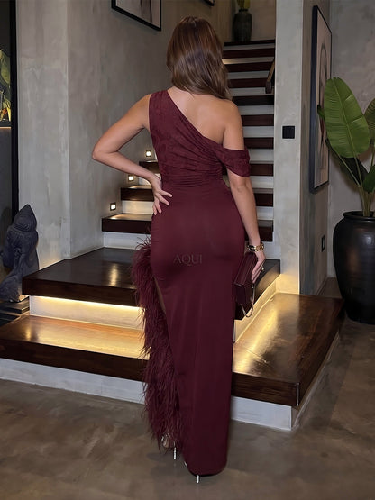 Robe de soirée longue en mousseline, coupe fourreau, épaules dénudées, sans manches, avec motifs floraux et plumes